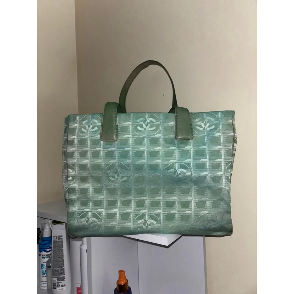 Women's Chanel Green New Travel Line Tote Bag One Size - Picture 5 of 17